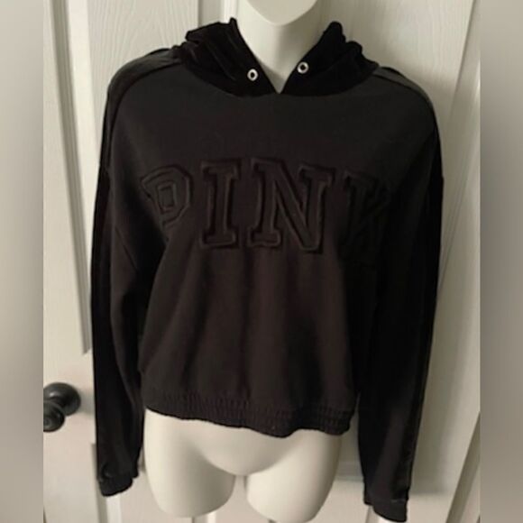 VICTORIA'S SECRET PINK CROPPED HOODIE VELVET LOGO LONG SLEEVE BLACK 🖤 - Picture 1 of 4